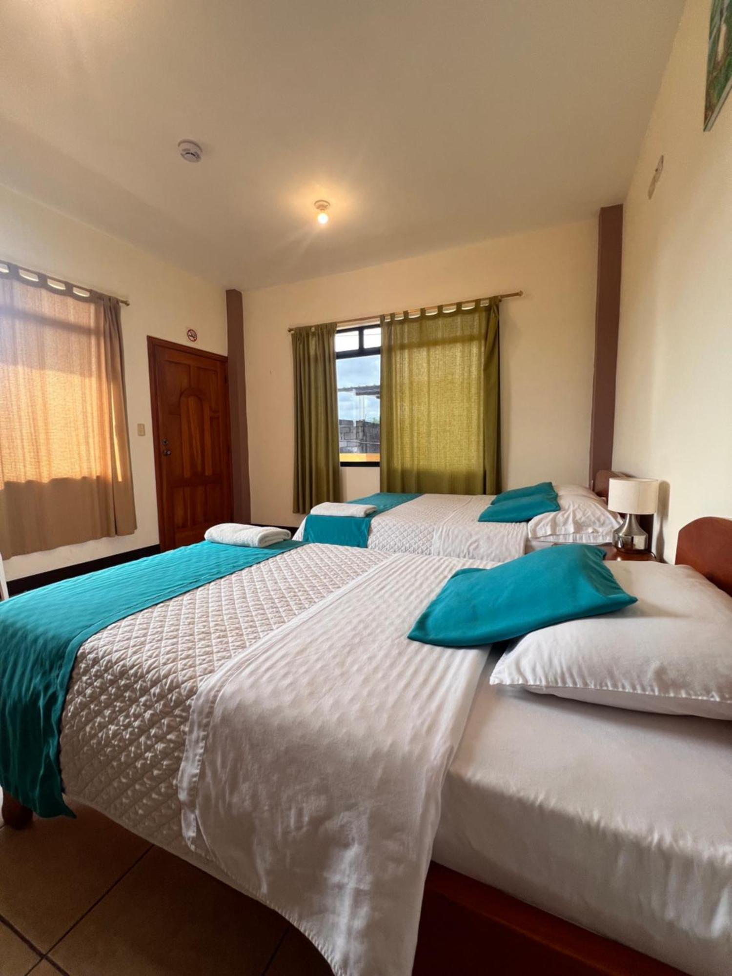 Hostal Casa Cascada 阿约拉港 外观 照片
